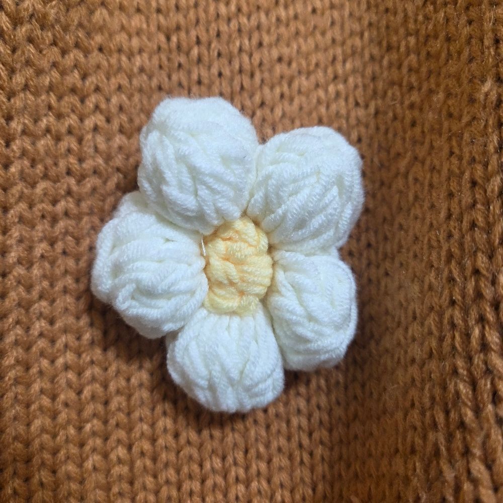 Fun & Unique 3D Daisy Cardigan - Picture 4 of 5